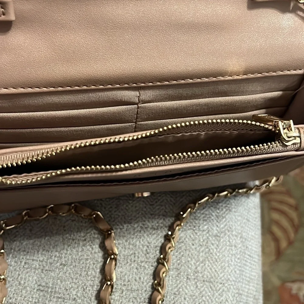 BEBE Los Angeles Women's Chain Crossbody Beige/Pink small Bag